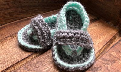 crochet baby flip flops